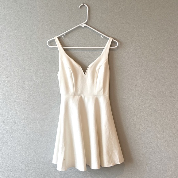 Kimchi Blue White Fit and Flare Mini Dress with Molded V Neck size XS - Picture 1 of 7